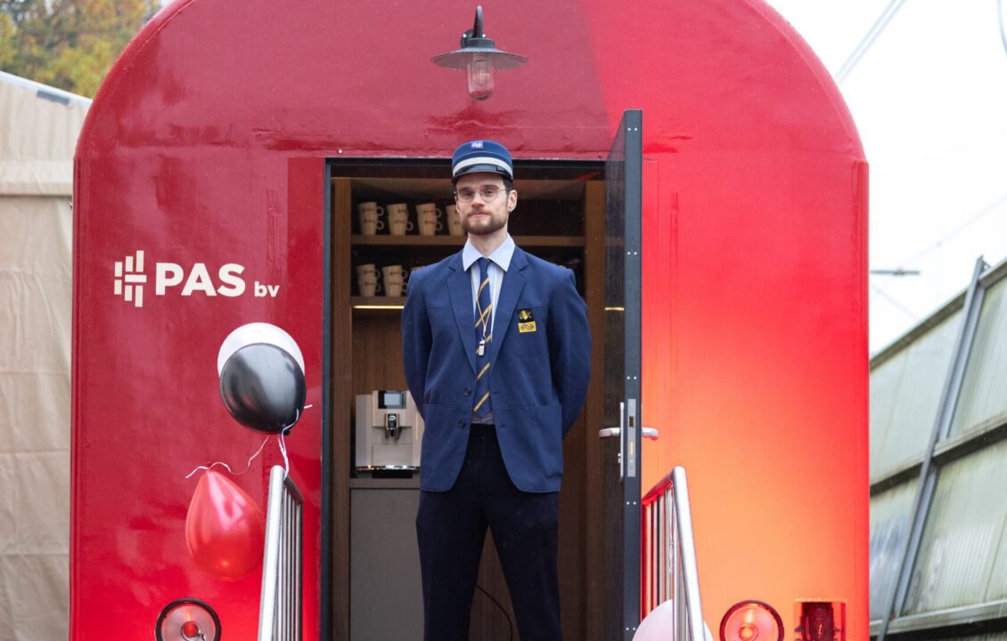 Openingsfeest uitbreiding kantoor PAS bv treinwagon